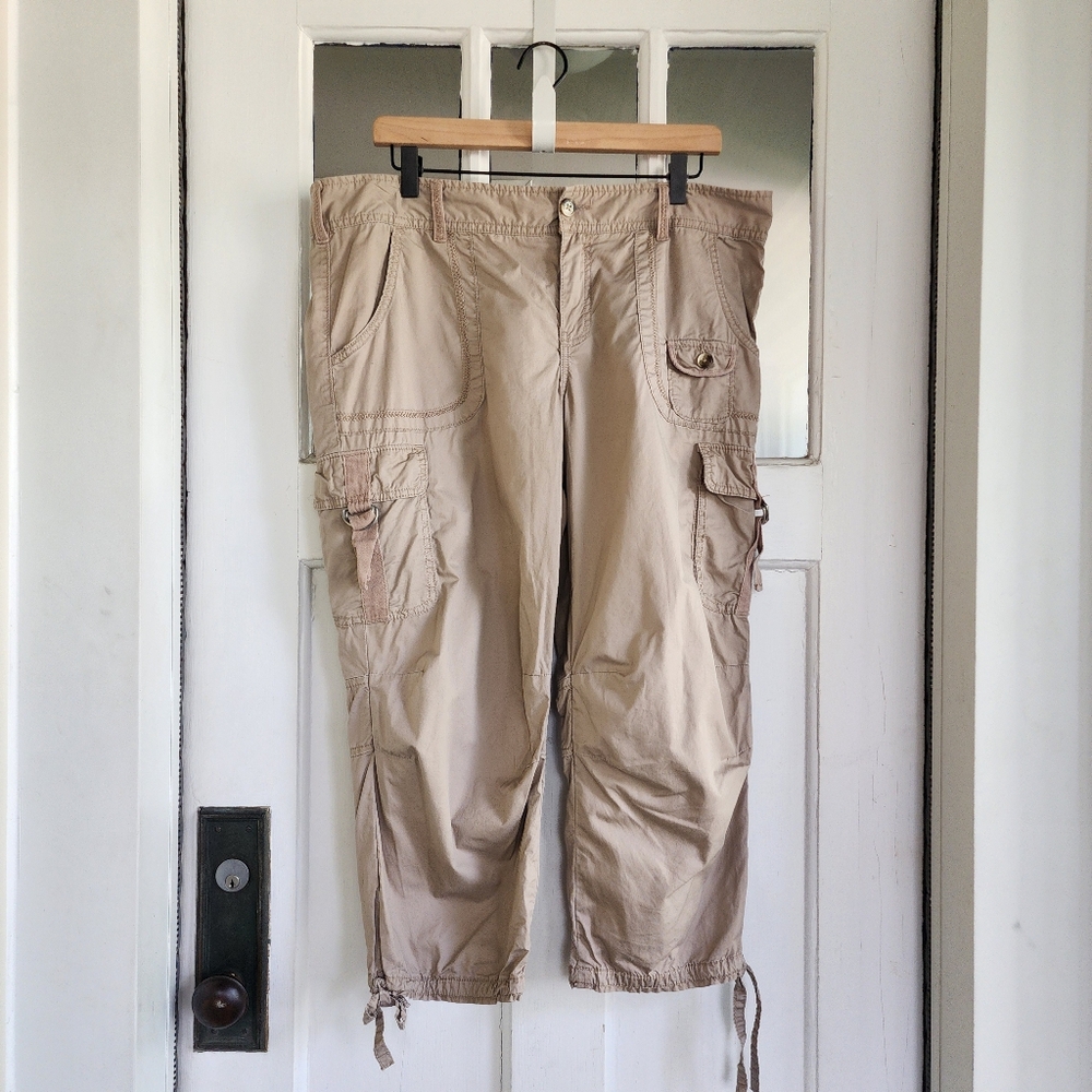 Calvin Klein Y2K Capri Cargo Pants